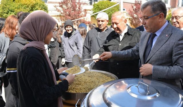 Tarihi Yozgat Lisesi'nde Geleneksel Gün: Ulu Çınarlar ve Öğrenciler Buluştu