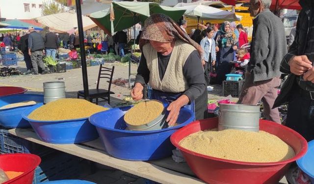 70'lik Çift 40 Yıldır Omuz Omuza Pazarcılık Yapıyor
