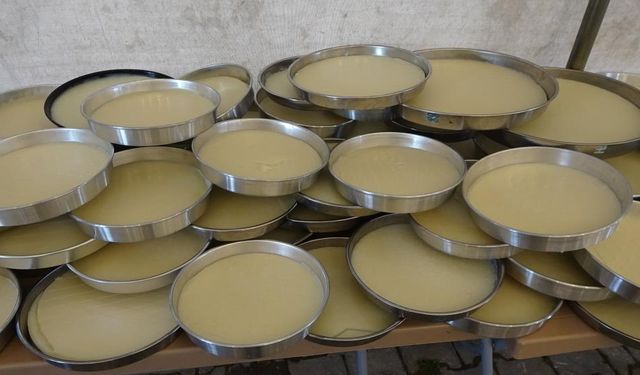 Köy Meydanında Büyük İmece: 250 Tepsi Hamur ve Dev Kazanlar Dikkat Çekti