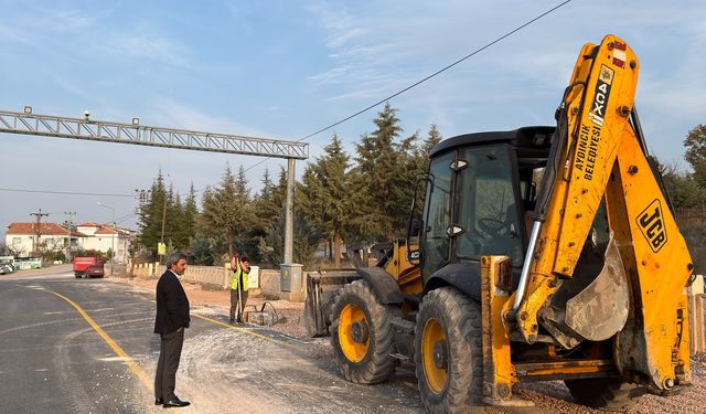 Aydıncık'ta Çalışmalar Asfaltla Başladı Kaldırımla Devam Ediyor