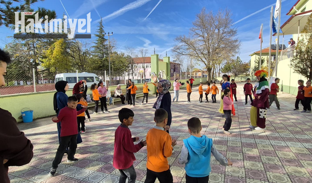 Çocuk Hakları Gününde Minik Yüreklere Dokundular