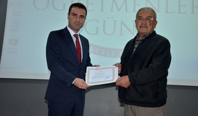 Sarıkaya'da 24 Kasım Öğretmenler Günü Kutlandı