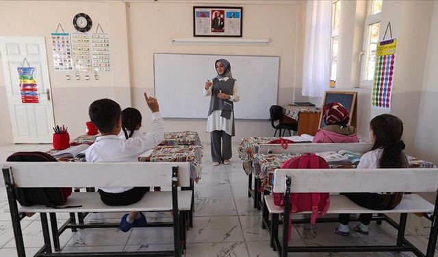 Gülay öğretmenden okuldan eve uzanan eğitim seferberliği