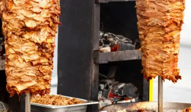 SON DAKİKA! Tavuk döner yiyen 3 öğrenci zehirlendi