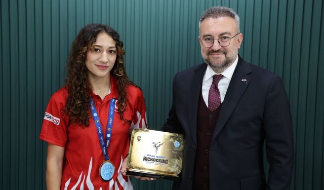 Yozgat’ın Öğrencisi Türkiye’yi Gururlandırdı Rektör Makamında Kabul Etti