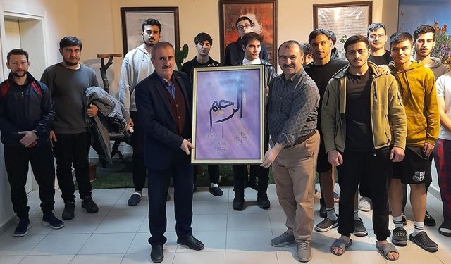 Yozgat'ta Gençlerle Sohbet Eden Profesör KYK'nın Misafiri Oldu