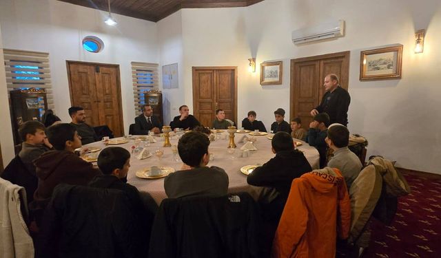 AK Konakta İlahiler Yükseldi