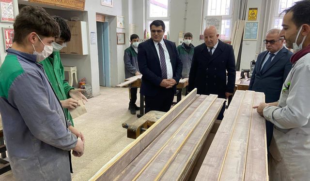 Akdağmadeni’nde Meslek Lisesinden Örnek Proje: “Hayırda Yarışıyorlar”