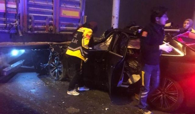 Tıra Arkadan Çarptı: Feci Kazada Can Kaybı Yüksek!