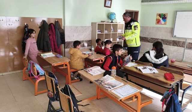 Sorgun’da Öğrencilere Trafik Eğitimi: Jandarmadan Güvenli Yaşam Semineri