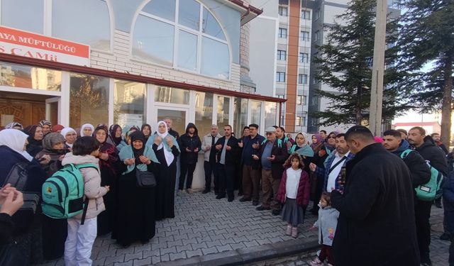 Sarıkayalı Umreciler Dualarla Kutsal Topraklara Uğurlandı