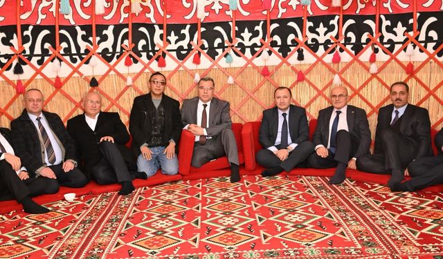 Yenifakılı'da Kırgız Ailelere Eğitimde İş Birliği Anlatıldı