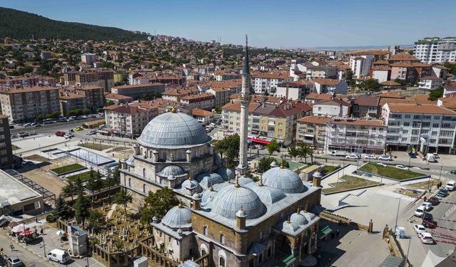 "İNSAN, HUZURU İBADETLE ELDE EDER