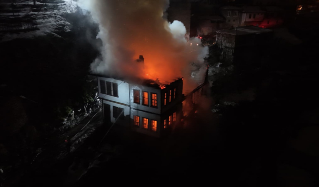 200 Yıllık Tarihi Konak Yangında Kullanılmaz Hale Geldi