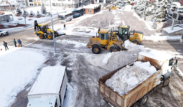 Ekipler gece gündüz görevde: Ana arterler öncelikli tutuldu