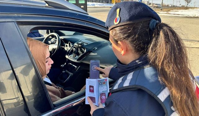 Yozgat’ta Jandarmadan Yol Kontrolünde Bilgilendirme