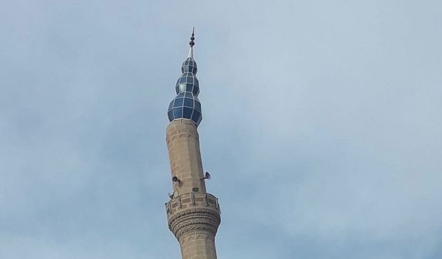 Yerköy’de Şiddetli Fırtına Dehşet Saçtı: Cami Minaresi Uçtu