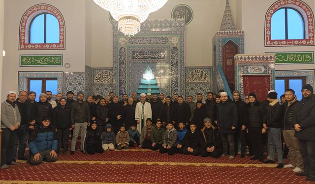 Sarıkaya’da Manevi Atmosfer: Sabah Namazı Sonrası Sıcak İkram