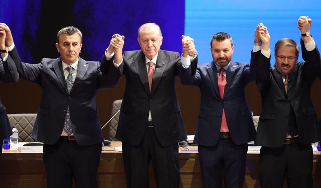 Cumhurbaşkanı Erdoğan Rozeti Taktı: Yozgat’tan AK Parti’ye Kritik Katılım