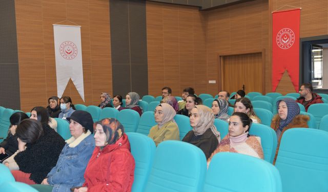 Yozgat'ta Sosyal Hizmet Personeline Teknoloji Bağımlılığıyla Mücadele Eğitimi