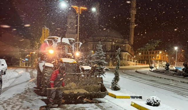 Yozgat’ta Kar Mesaisi Aralıksız Sürüyor: Yollar ve Kaldırımlar İçin Seferberlik