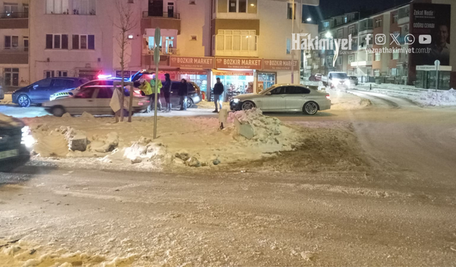 Yozgat’ta Yollar Buz Pistine Döndü: Kaza Kaçınılmaz Oldu