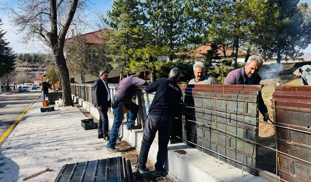 Aydıncık'ta Cami Çevresi Düzenleme Çalışmaları Başladı