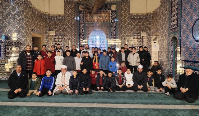 Yozgat'ta Sabah Namazında Buluşan Gençler, 6 Şubat'ı Unutmadı