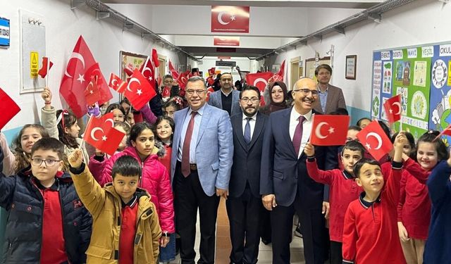 Yozgat’ta Zil Çaldı: Müdür Öğrencilerle Birlikte Karşıladı