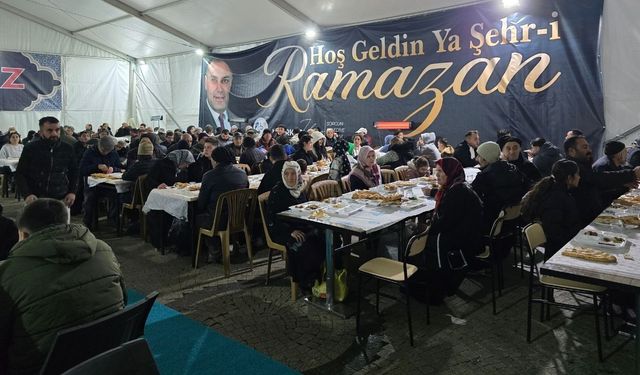 Geleneksel İftar Çadırında Bin Kişiye Sıcak Yemek