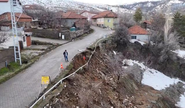 İki Günlük Yağmur Yolu Çökertti! Yozgat’ta Korkutan Görüntü