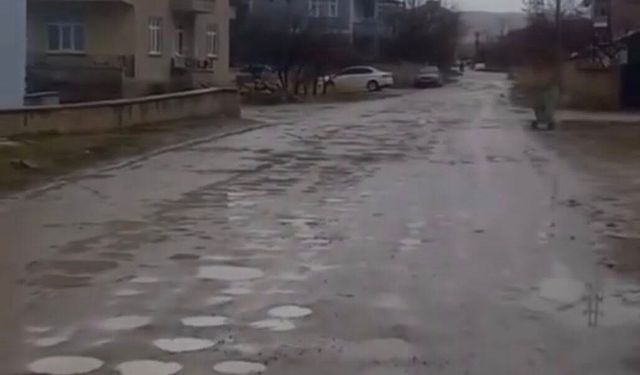 Yerköy’de Vatandaş İsyanı! Yollar Köstebek Yuvasına Döndü