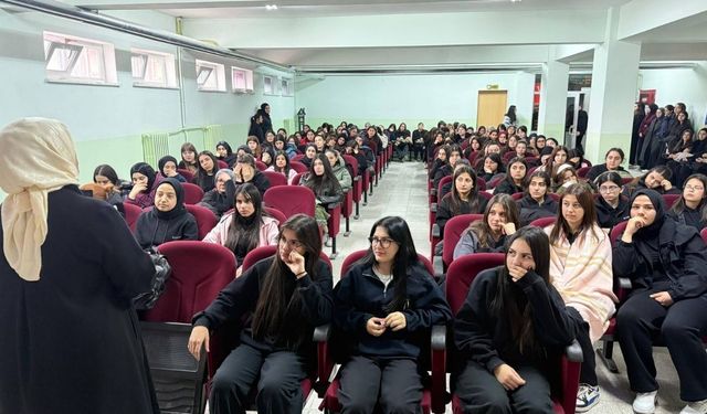 Sarıkaya’da Gençlere Ramazan’ın Manevi İklimi Anlatıldı