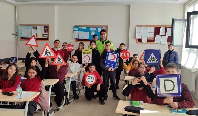 Sarıkaya'da Öğrencilere Trafik Kuralları Anlatıldı, Güvenli Yaşam Vurgusu Yapıldı