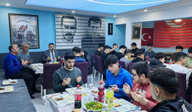 Akdağmadeni Ülkü Ocaklarından Birleştiren İftar