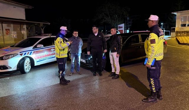 Akdağmadeni’nde Trafik Düzeni İçin Sürpriz Kontroller Başladı