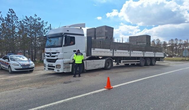 Bayram Öncesi Yozgat’ta Sürücülere Kritik Uyarı: Yük Araçları Denetimden Geçti
