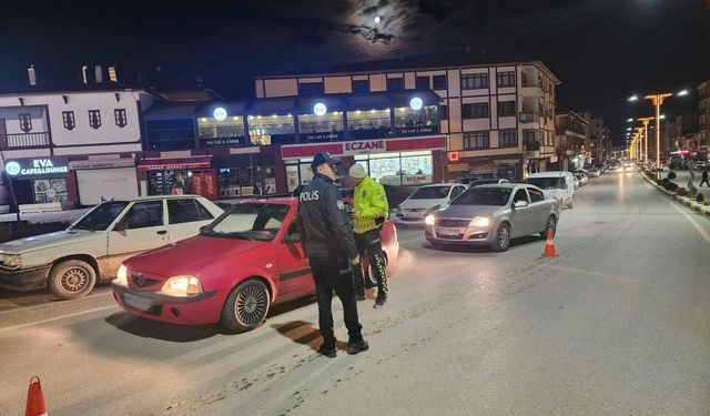 Çekerek'te Emniyet Sis Farı Cezası Kesti