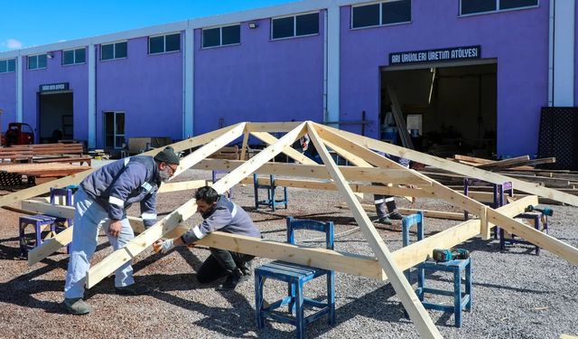 Çekerek’te Parklar Belediyenin Kendi Üretimiyle Güzelleşiyor