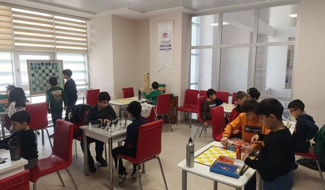 Gençler Eğlenerek Öğreniyor: Strateji ve Zeka Yozgatlı Gençlerle Buluşuyor