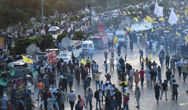 Kardeş Ülkede Çatışma Çıktı: ABD Konsolosluğu Önünde Protesto
