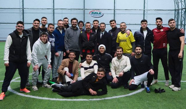 Şahan, Yozgat'ın Gençlerini Sahada Terletti