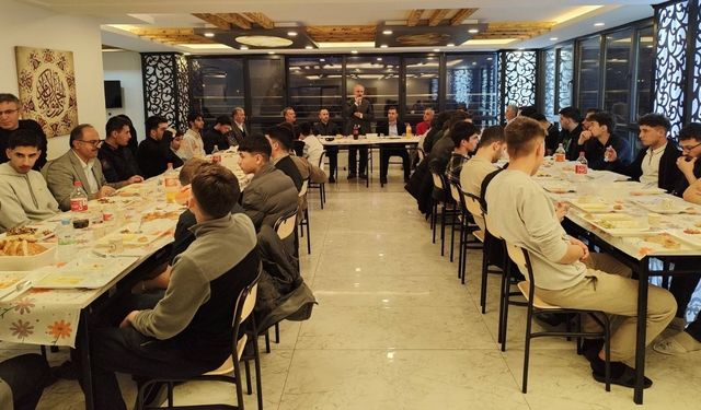 Sarıkaya’da Gençlere Özel İftar Programı: Protokol ve Gençler Bir Araya Geldi
