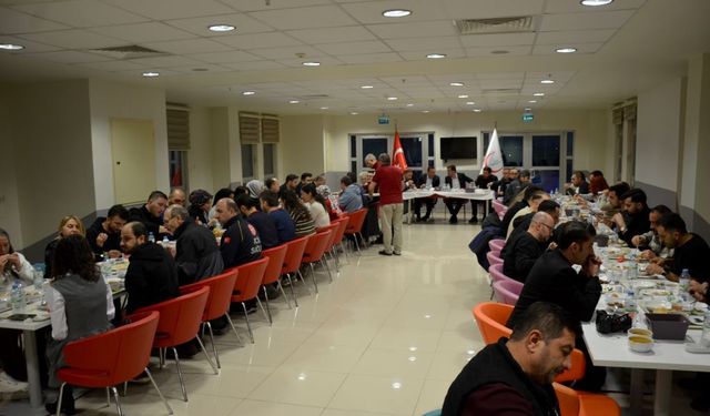 Sarıkaya'da Sağlık Çalışanları İftarda Buluştu, Başarı Belgeleri Takdim Edildi