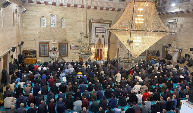 Sorgun’da Kadir Gecesi’nde Camiler Doldu