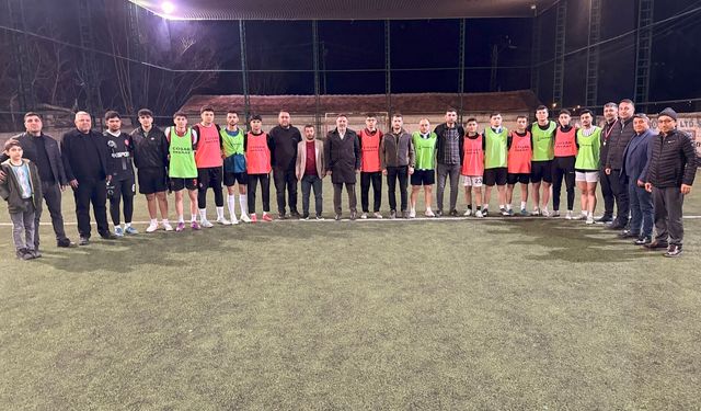 Yerköy'de AK Gençler Sahanın Tozunu Attırıyor