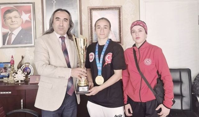 Yozgat İl Başkanı Aydoğmuş’tan Tebrik: “Rabia Karadaş Yozgat’ın Gururudur”