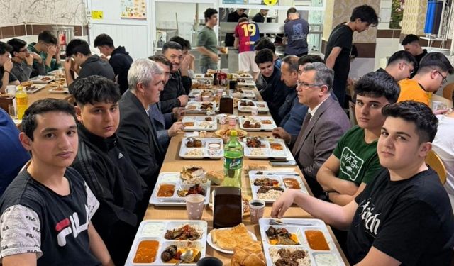 Yozgat Lisesi Pansiyonunda Anlamlı İftar: Altınkaynak Öğrencilerle Buluştu