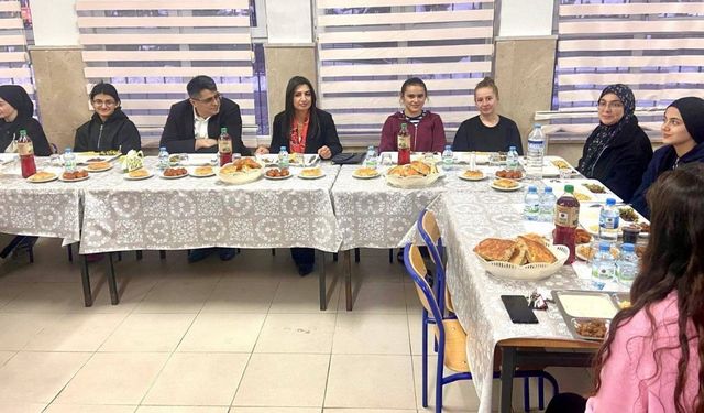 Yozgat'ta Öğrencilerle Coşku Dolu İftar: Sofralar Kuruldu, Kalpler Bir Oldu