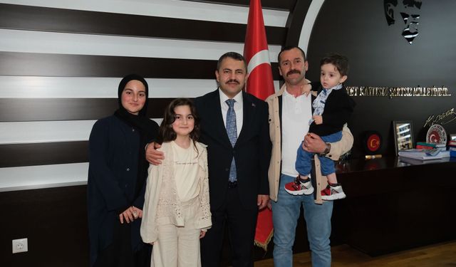 Yozgat'ın O İlçesinde Başkan Bayramı Makamında Halkla Kutladı